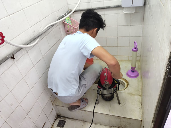 淄博肥皂掉到马桶里把马桶堵住了怎么办？马桶堵住了怎么办