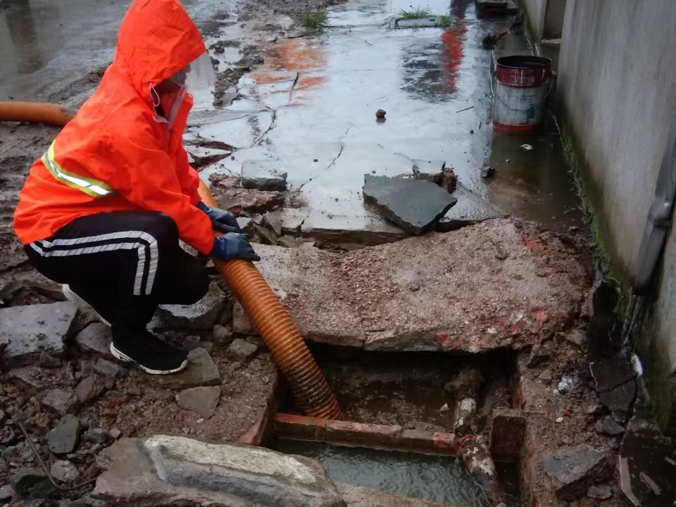 淄博专业清理污水池 炜誉市政以规范流程守护城市 “肠道”